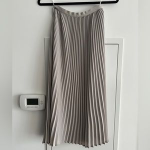 Aritzia Babaton Jude Pleated Skirt